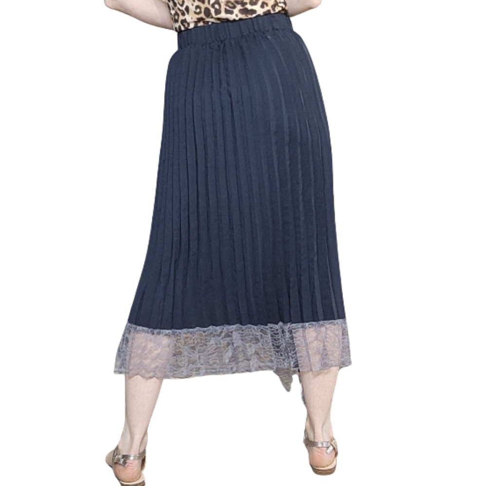 Midi skirt Pleated with lace trim Asymmetrical Black color LORI GOLDSTEIN - Picture 5 of 14